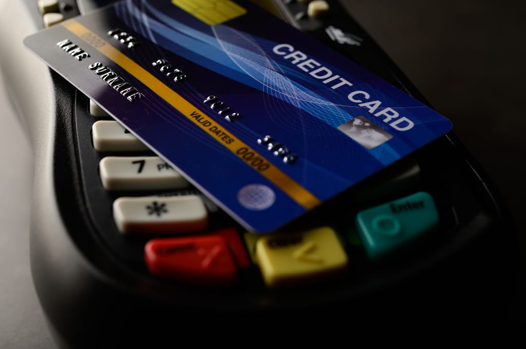 Cómo las tarjetas de crédito comerciales agilizan la gestión de gastos y aumentan la eficiencia financiera